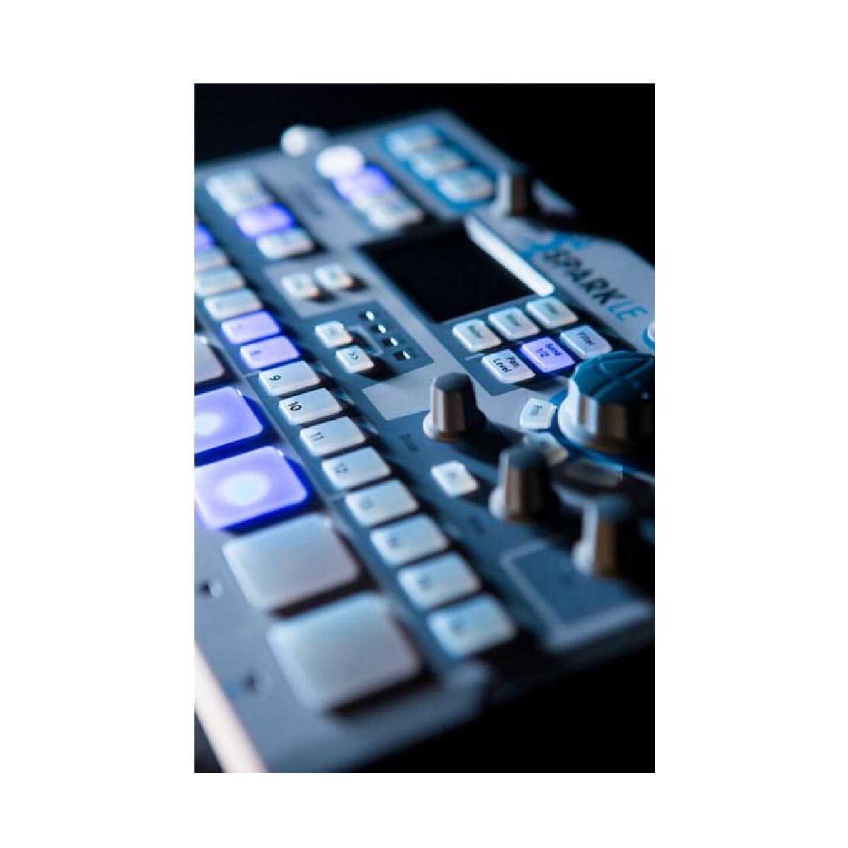 MIDI-контролер/Ритм-машина Arturia SparkLE