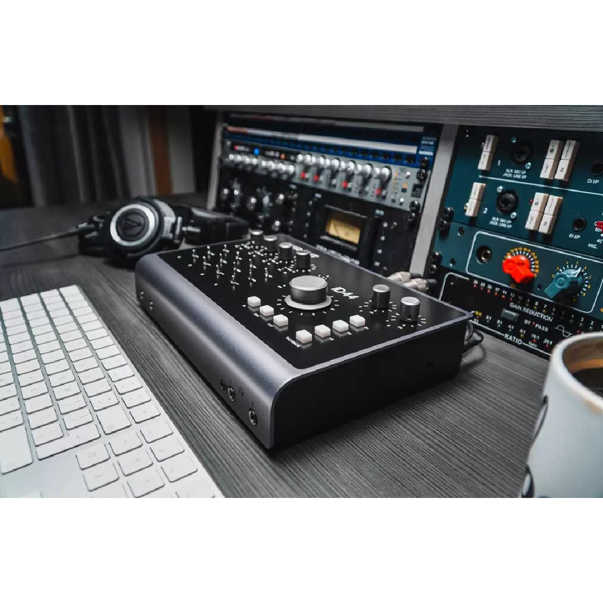 Аудіоінтерфейс AUDIENT iD44 MKII