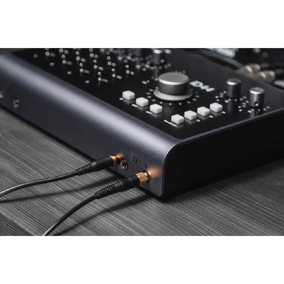 Аудіоінтерфейс AUDIENT iD44 MKII