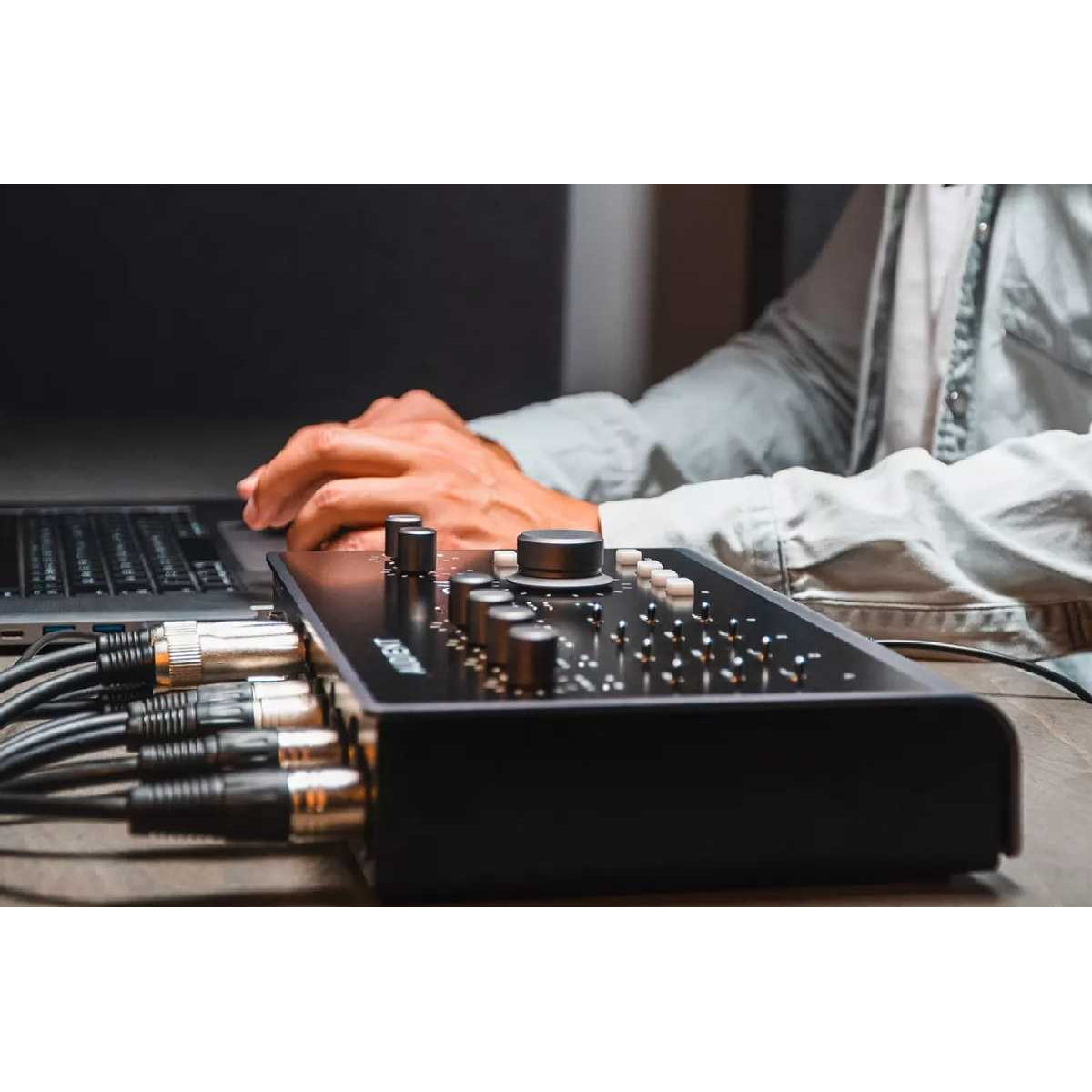 Аудіоінтерфейс AUDIENT iD44 MKII