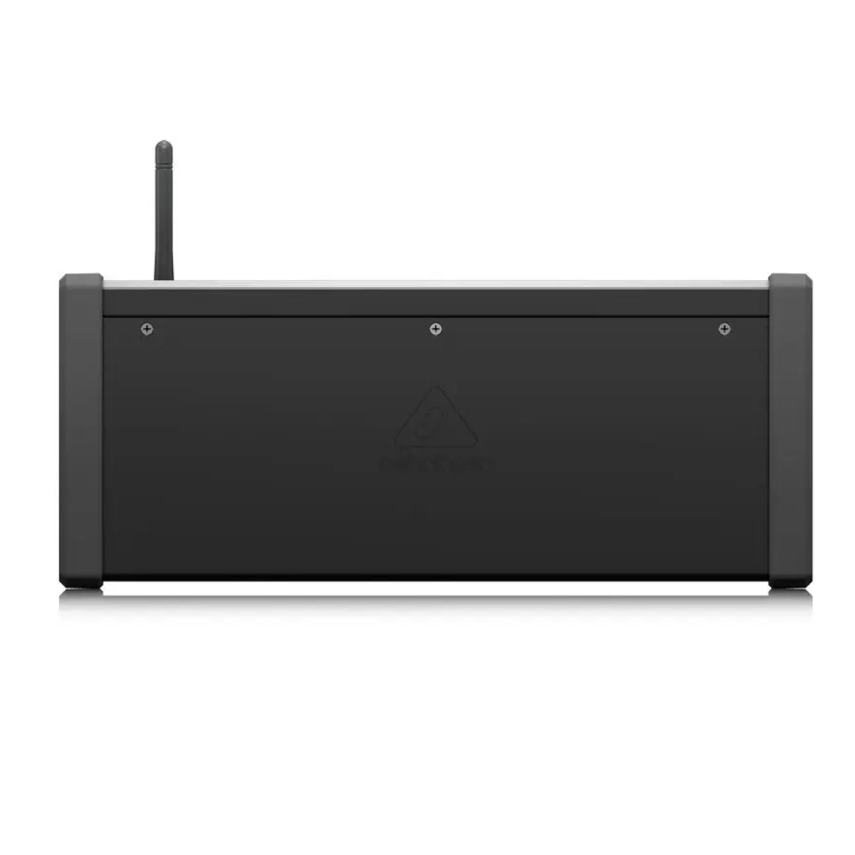 Цифровий мікшерний пульт Behringer X-Air XR18