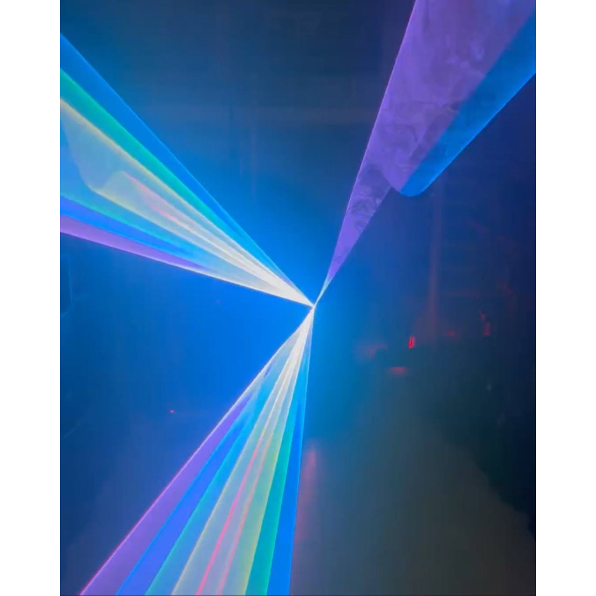 Анимационный лазер STLS RGB 2000 app