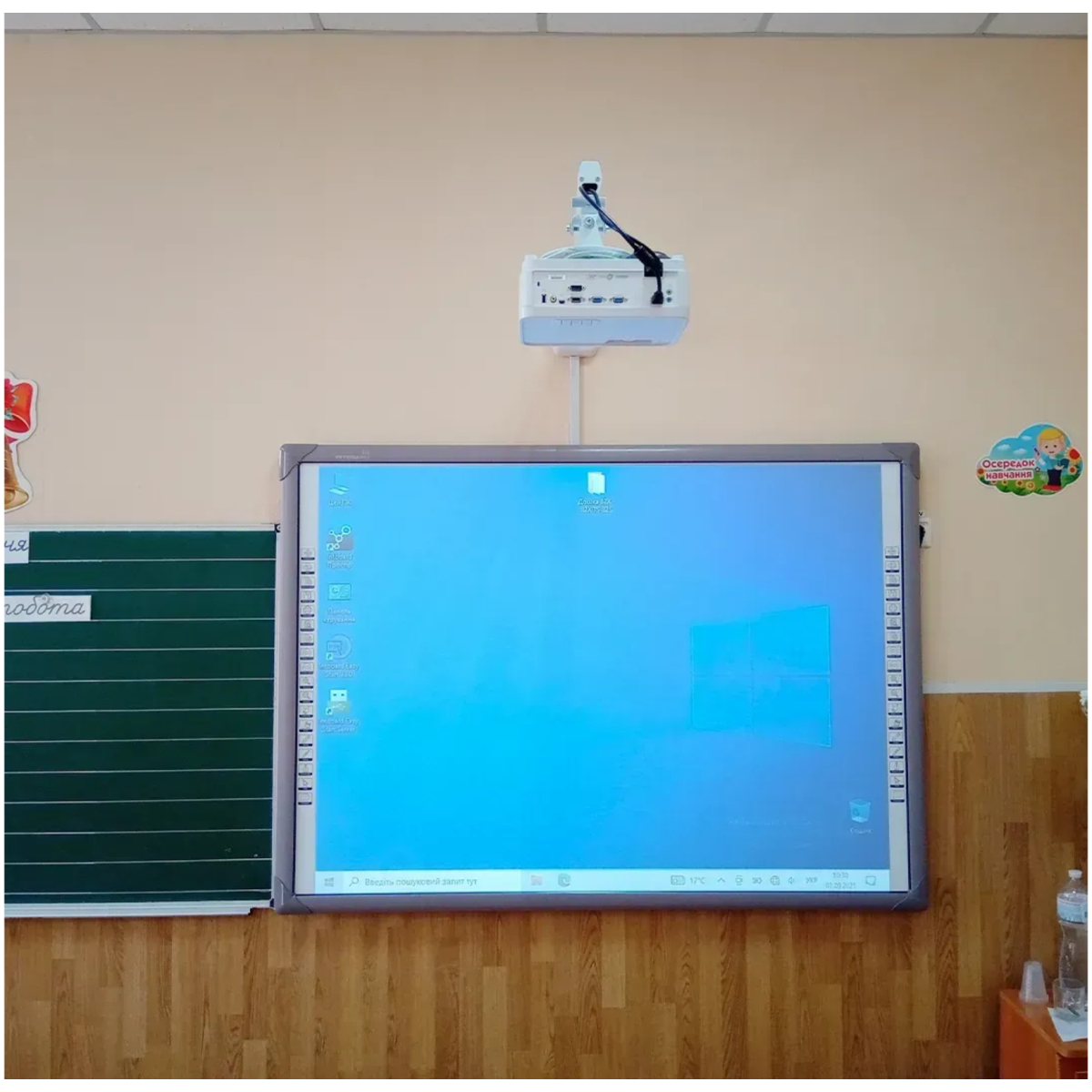 Інтерактивна дошка INTBOARD UT-TBI82S-UA 82"