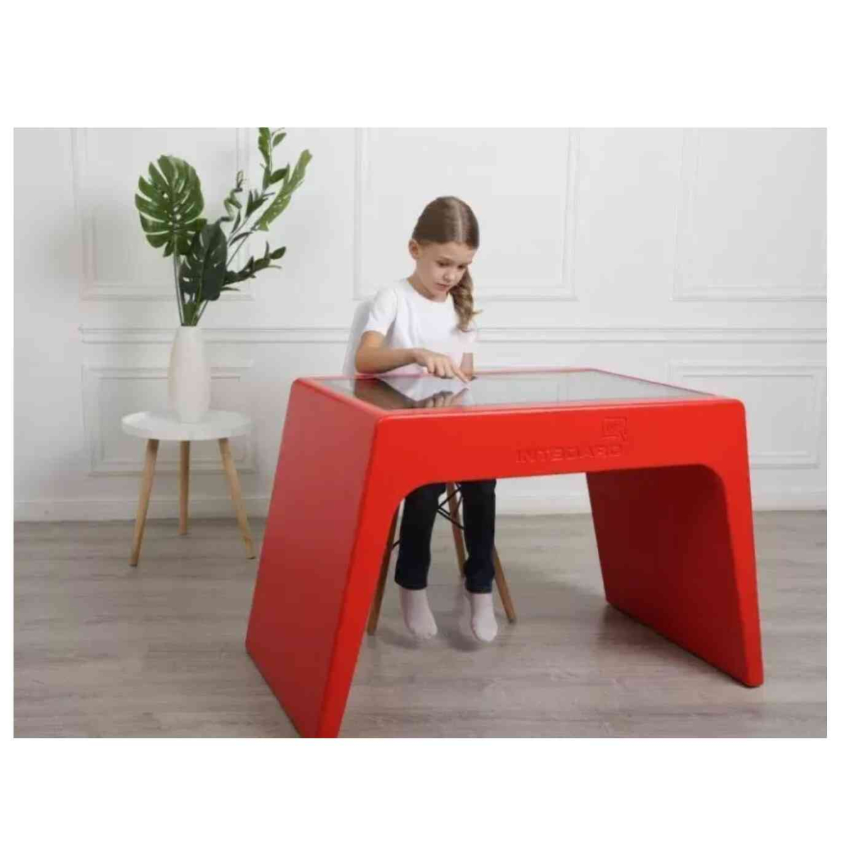 Интерактивный стол INTBOARD ZABAVA 32" (синий, зеленый, красный, желтый)