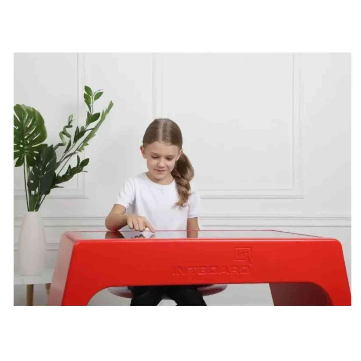 Интерактивный стол INTBOARD ZABAVA 32" (синий, зеленый, красный, желтый)