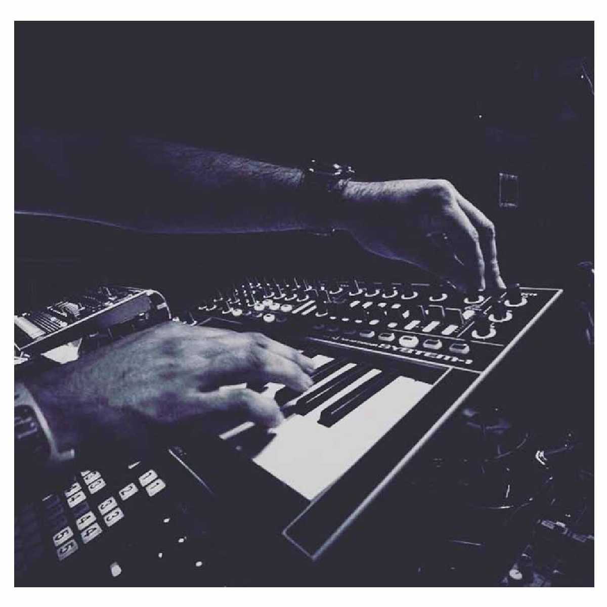 Синтезатор Roland Aira System-1