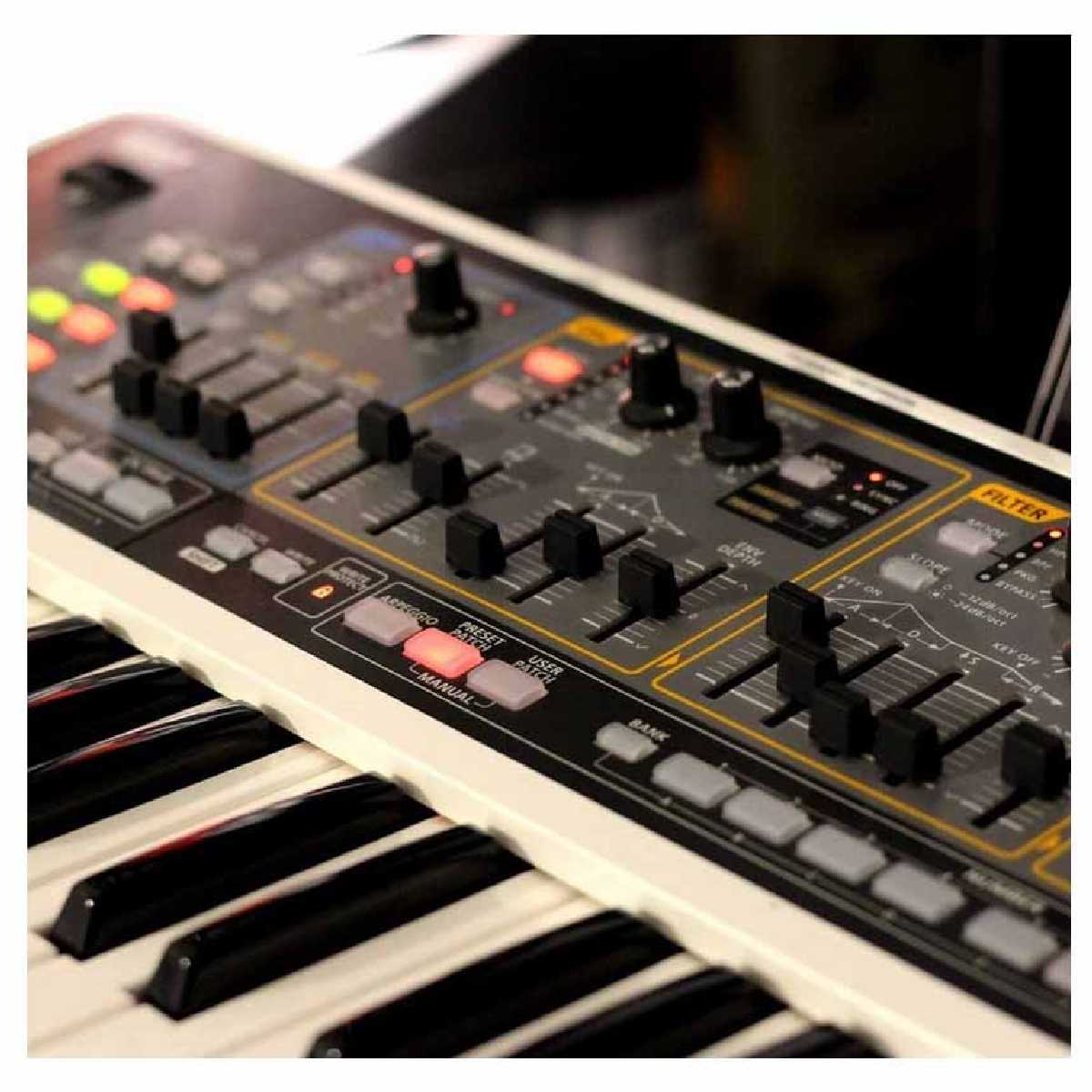 Синтезатор Roland GAIA SH-01