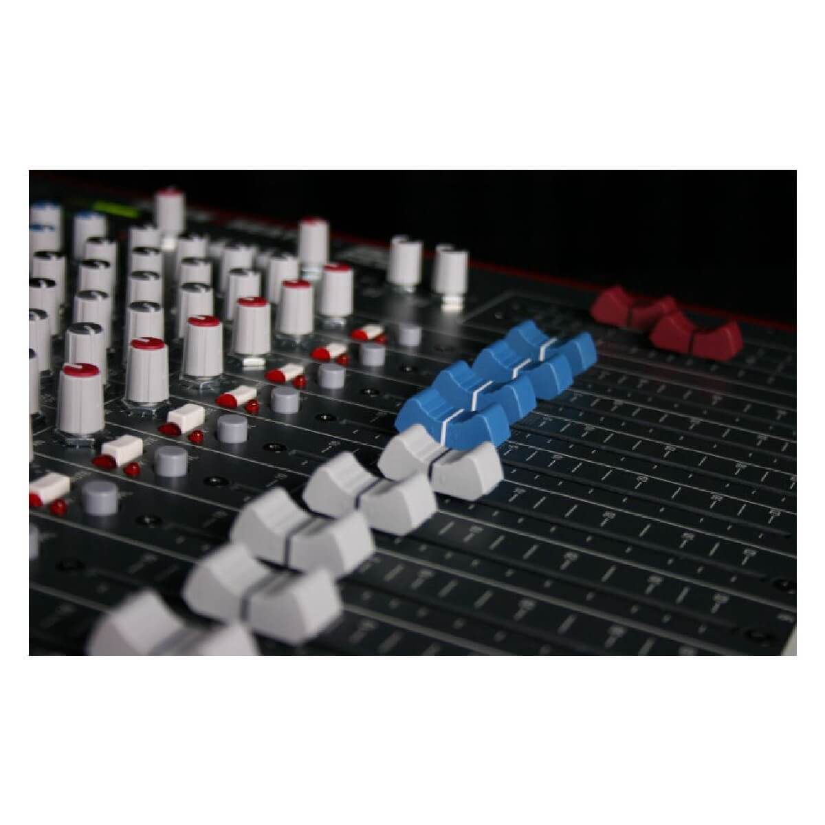 Аналоговий мікшер Allen Heath ZED-18
