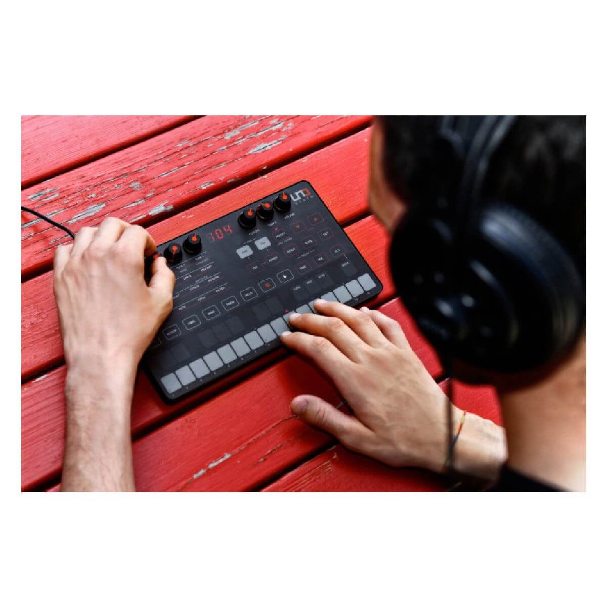 IK MULTIMEDIA UNO Synth